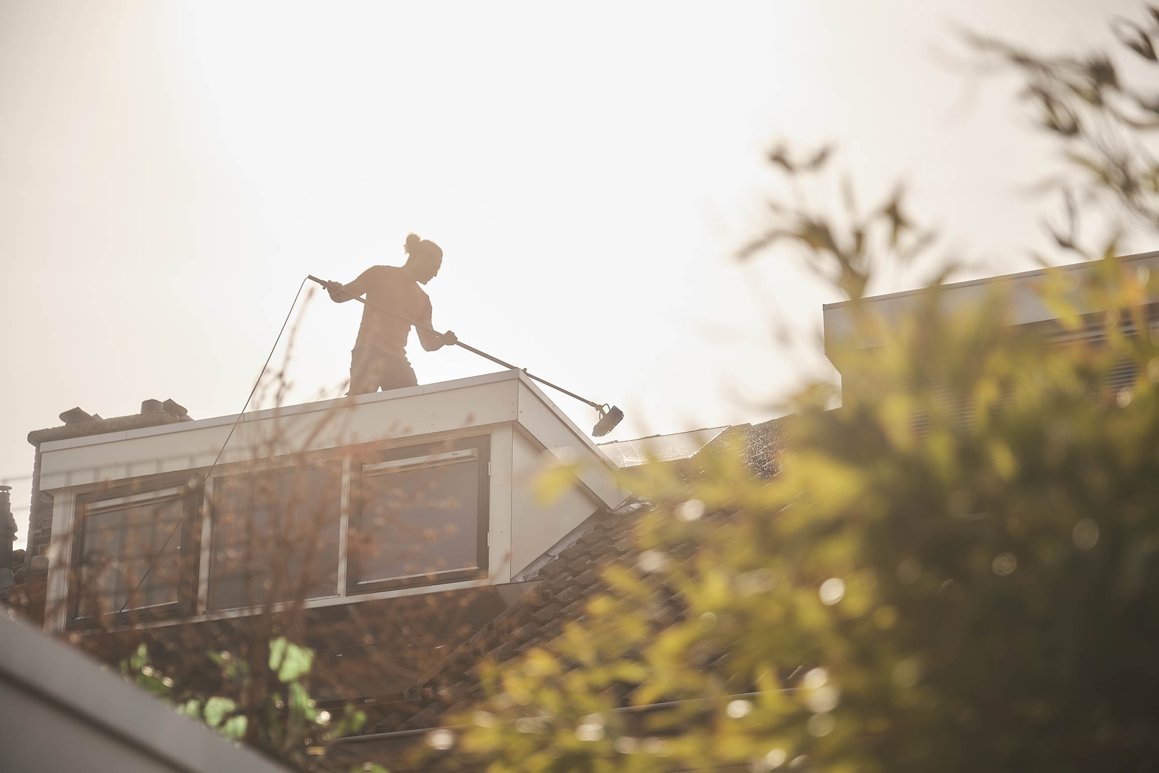 zonnepanelen-schoonmaken-bedrijf zonnepanelen schoonmaken bedrijf